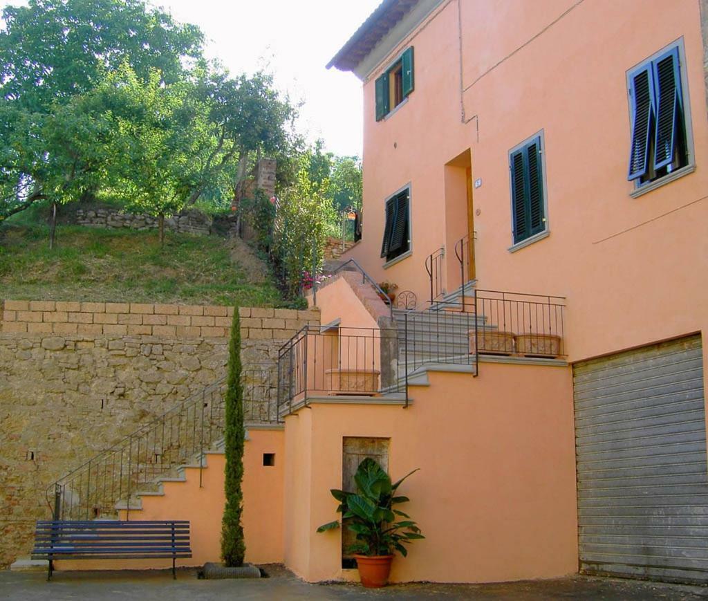 Appartamenti La Rocca Palaia Exterior foto